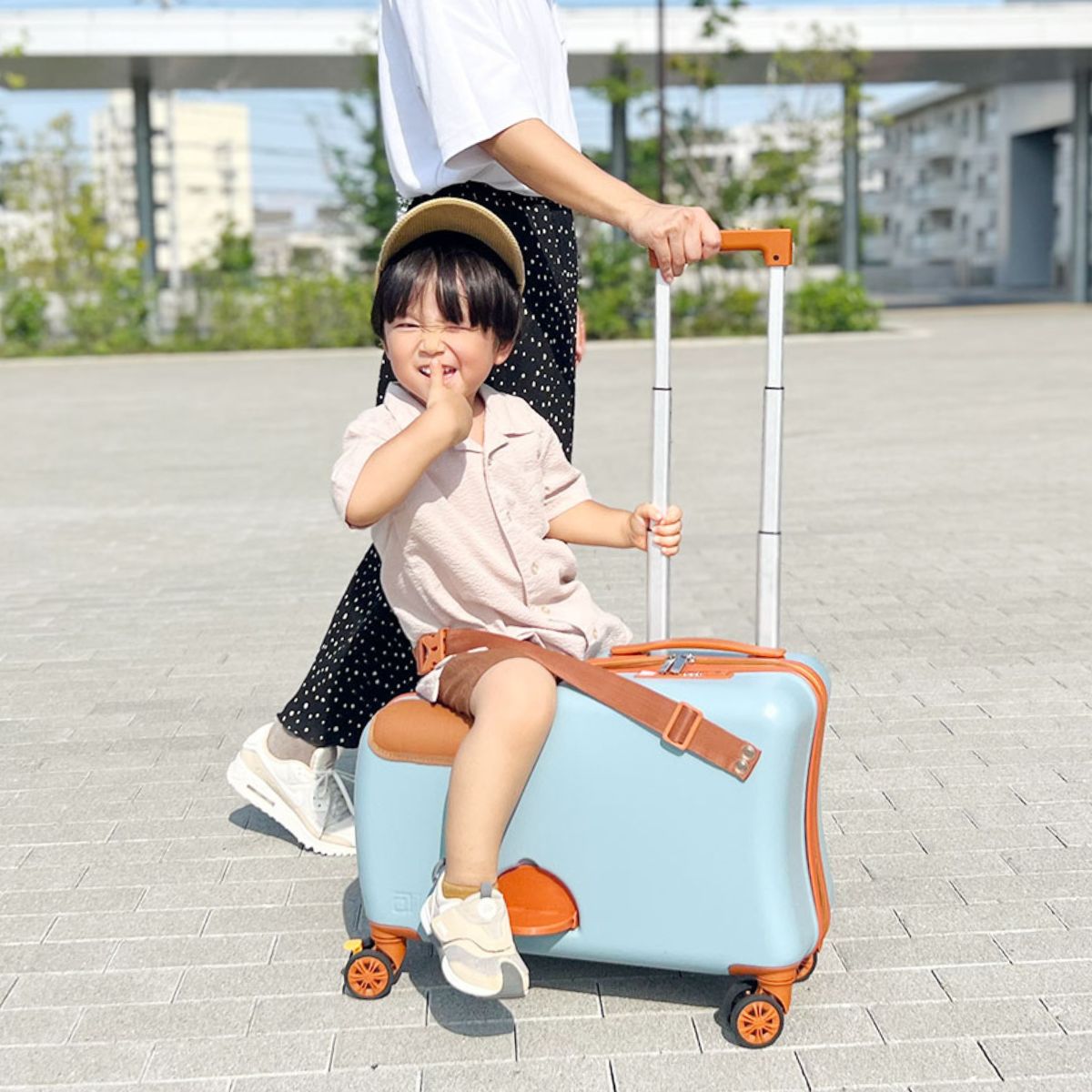 子供が乗れるスーツケースで子どもは楽しく、ママパパは移動の負担が軽減!