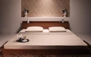 棚・コンセント付きフロアベッド mon ange モナンジェ プレミアムボンネルコイルマットレス付き セミダブル 送料無料