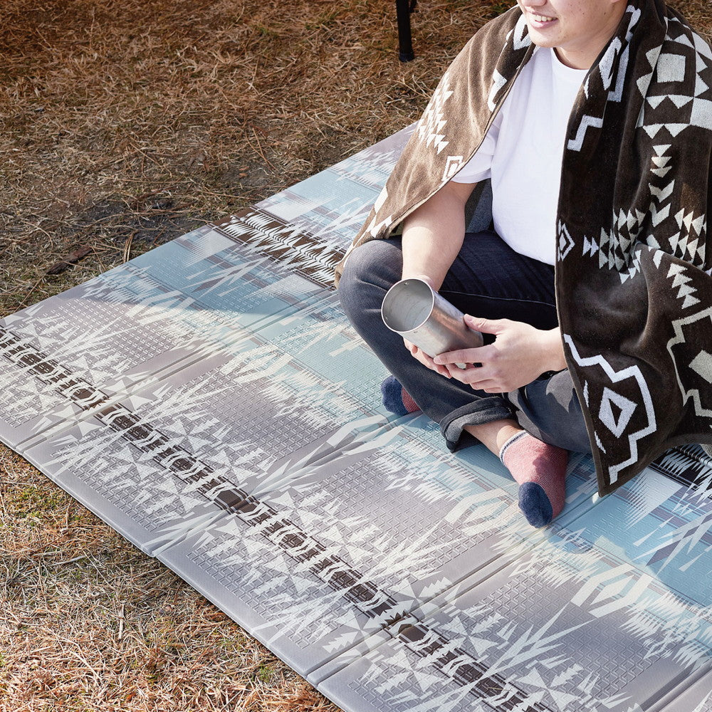 【新商品】折りたためて水拭きできるプレイマット エクスキリム アウトドアにも 178×196cm 送料無料