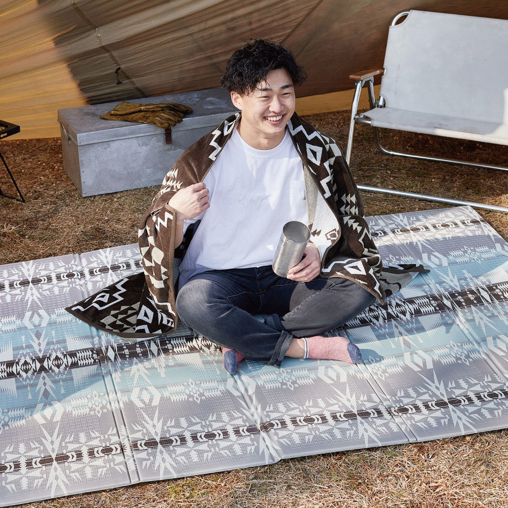 【新商品】折りたためて水拭きできるプレイマット エクスキリム アウトドアにも 148×196cm 送料無料