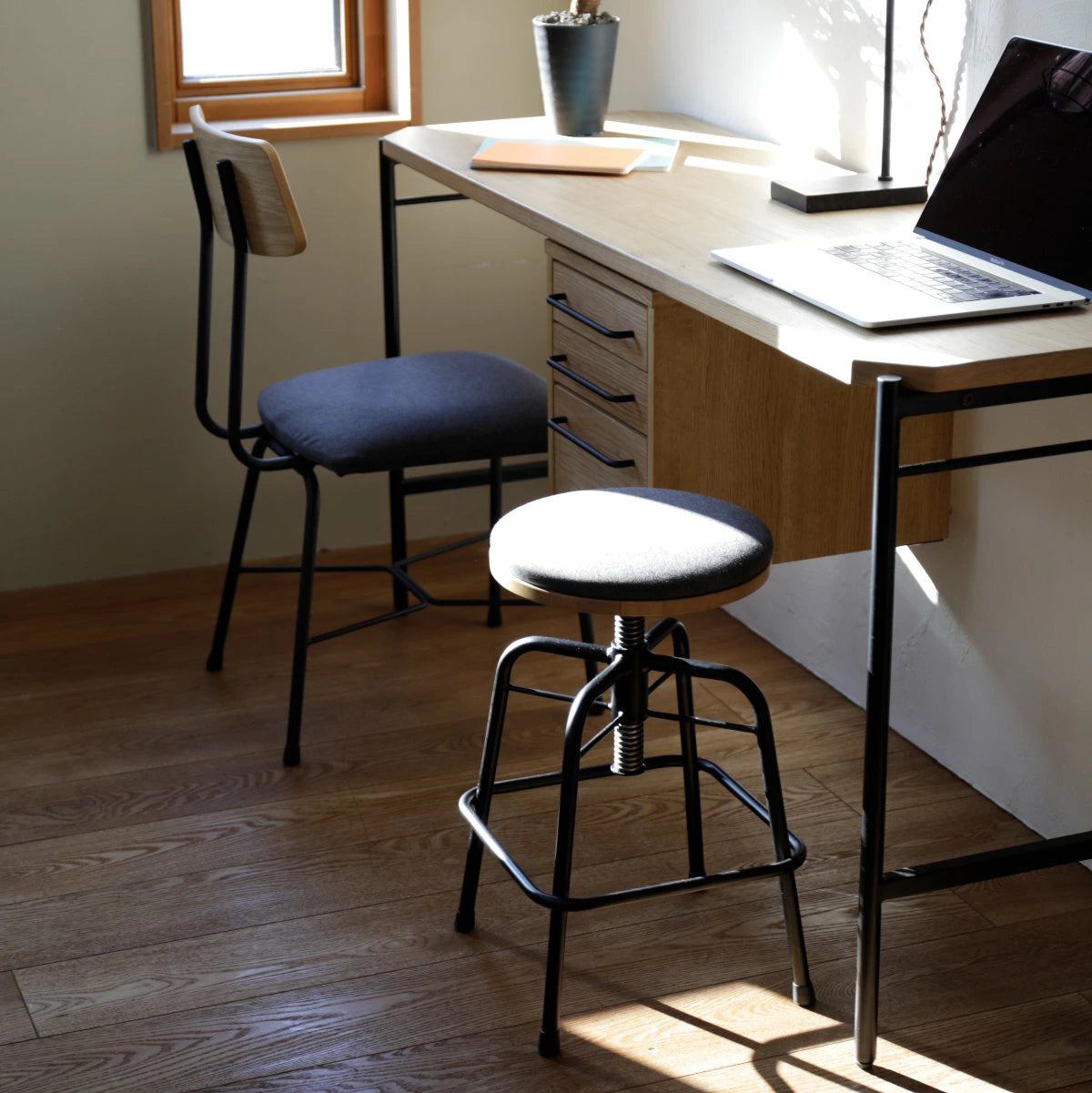 デスク 140サイズ W1400×D450×H700mm