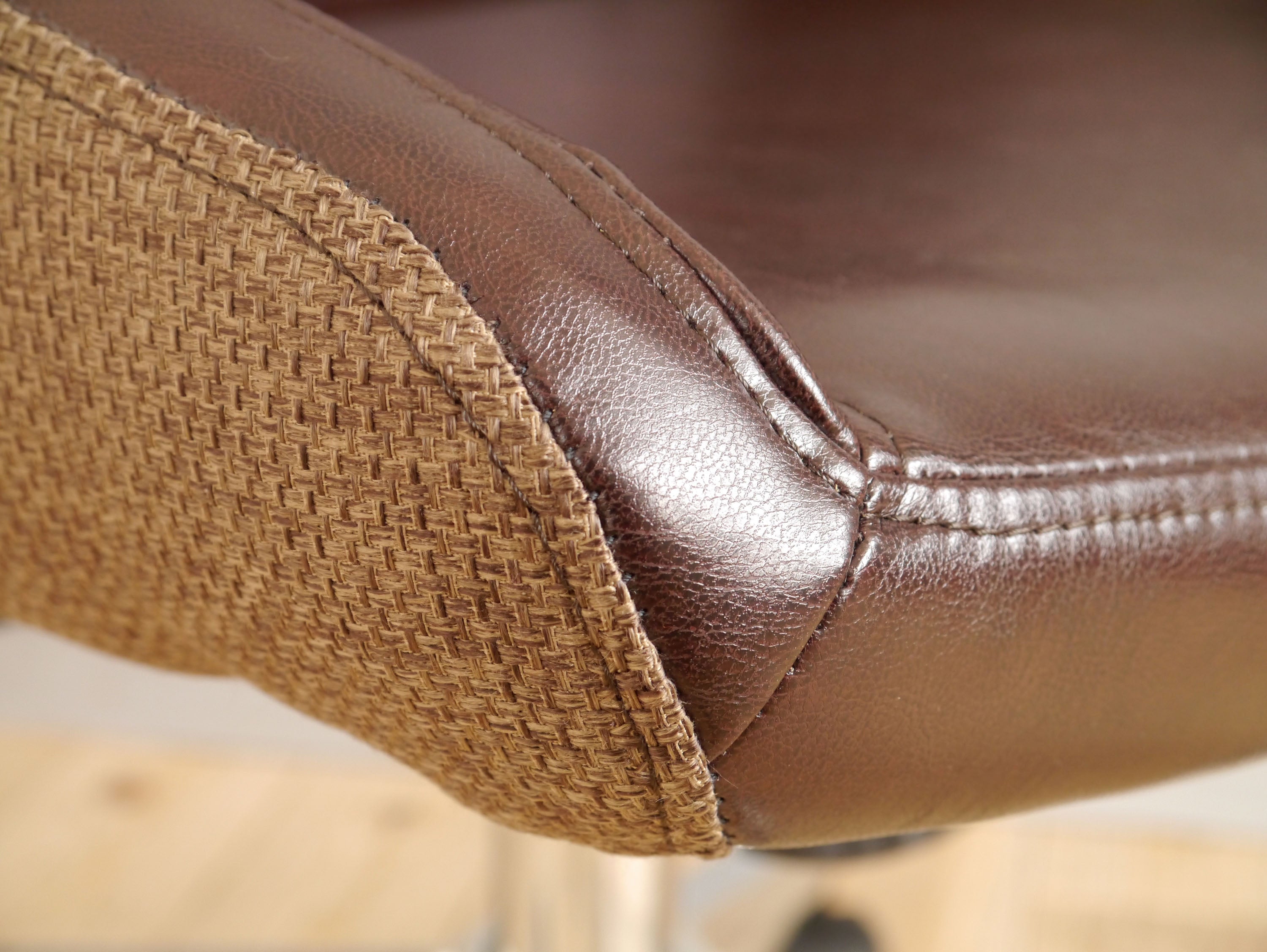 オフィスチェア 幅670mm×奥行670mm×高さ1040~1120mm×座面高390~470mm - 【公式】allecore(アレコレ) 家具インテリア・生活雑貨のオンライン通販