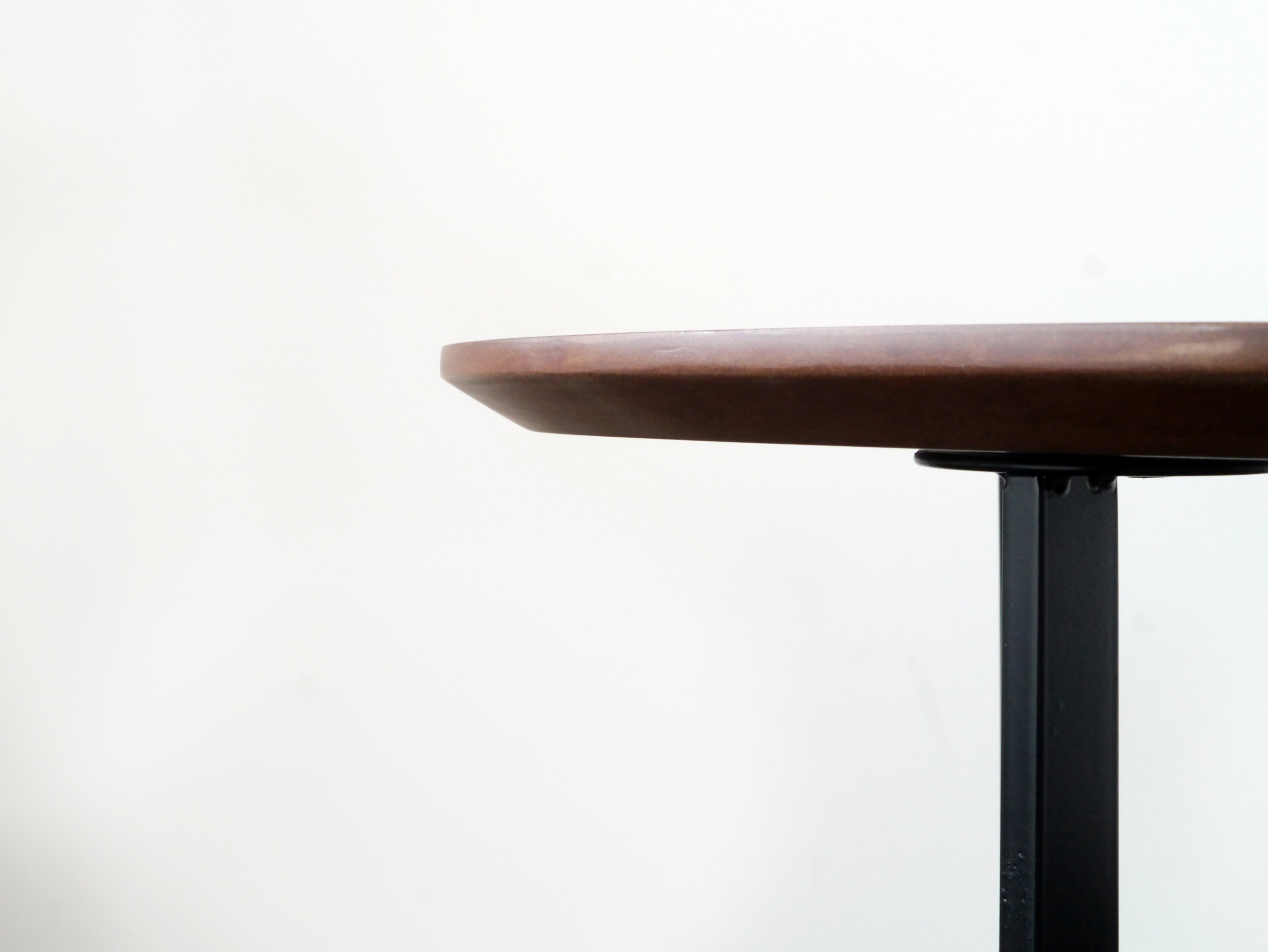 サイドテーブル 幅555mm×奥行555mm×高さ465mm