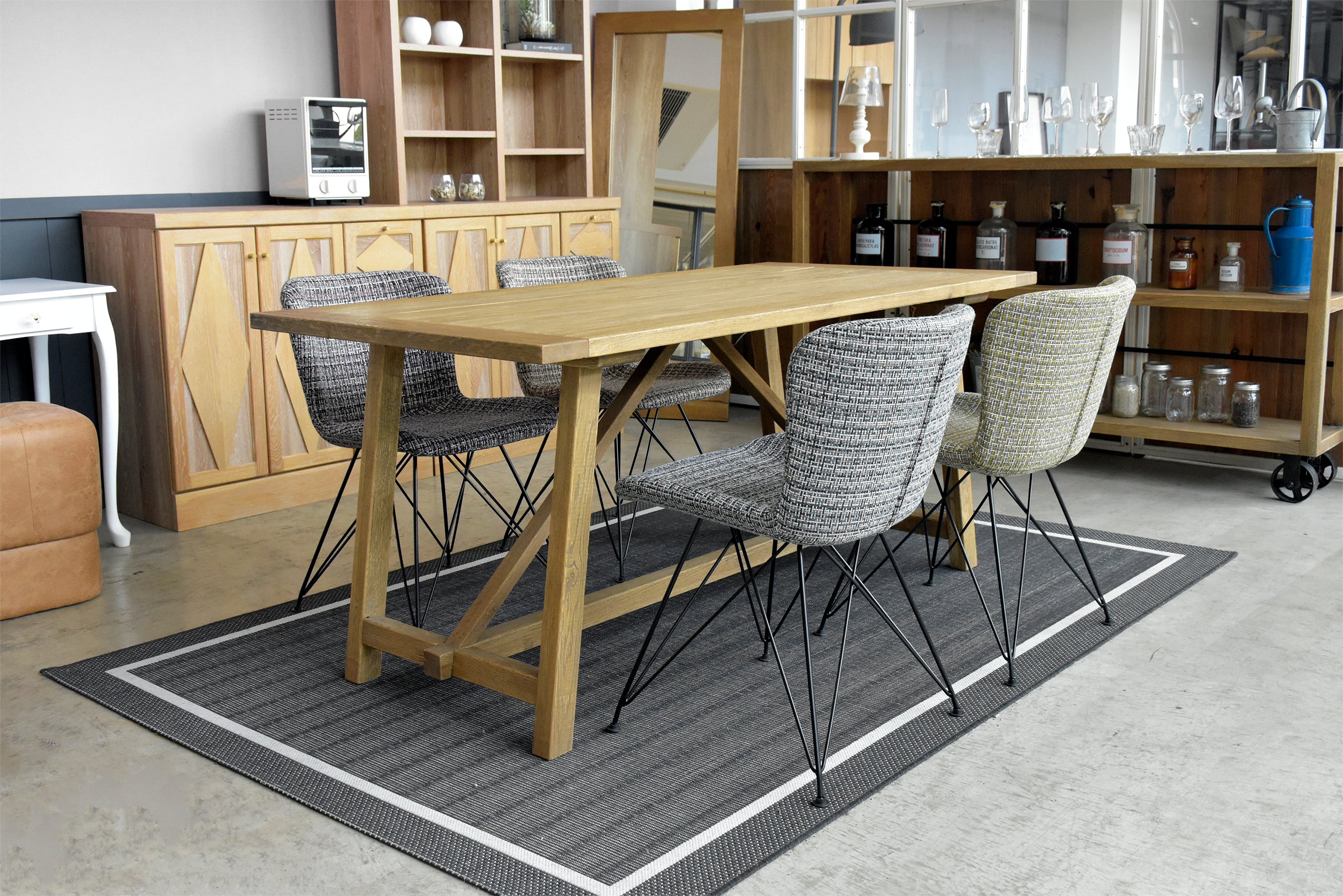 ダイニングチェア 幅470mm×奥行570m×高さ750mm×座面高455mm