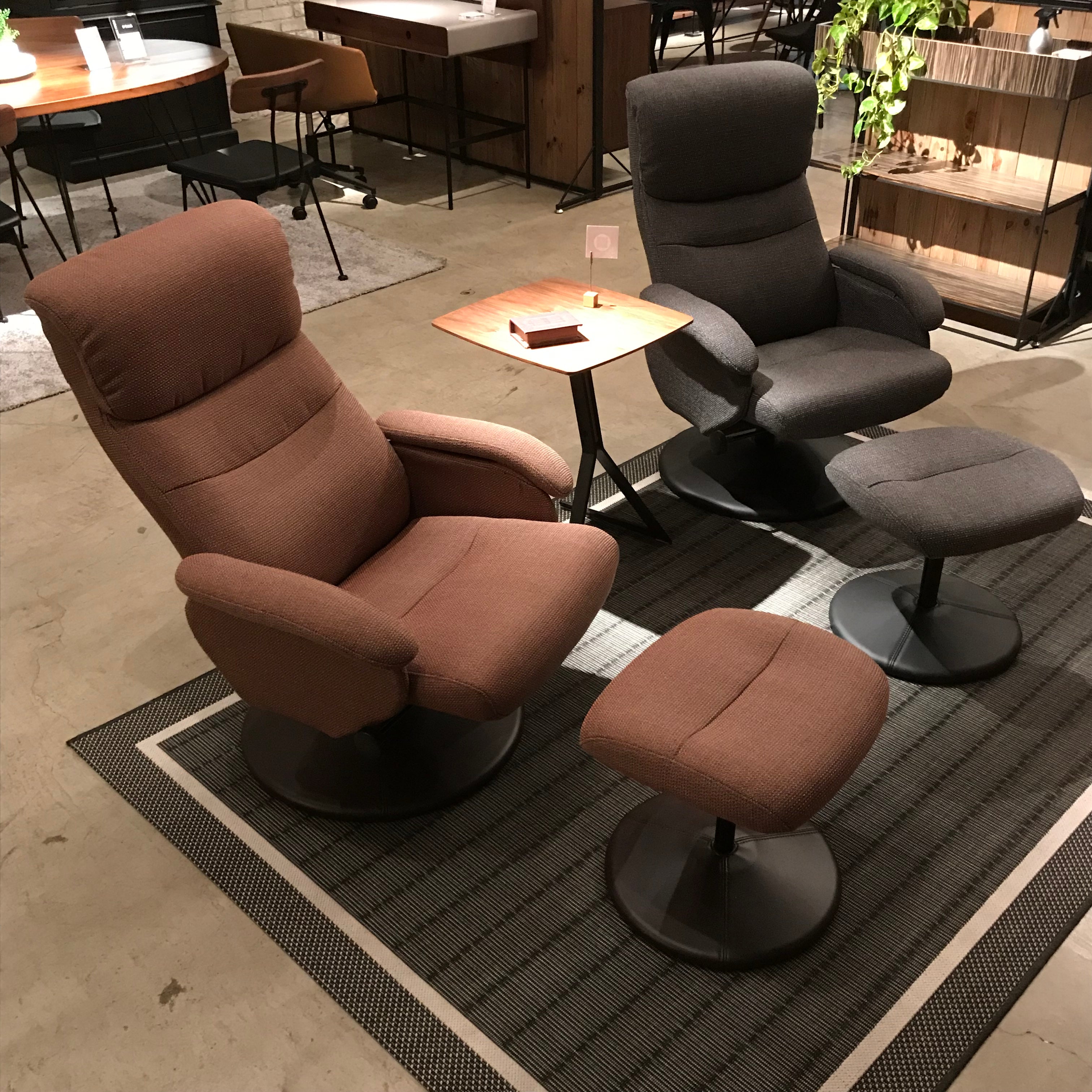 オットマン付きリクライニングパーソナルチェア 幅695mm×奥行800~1075mm×高さ850~990mm×座面高420~450mm - 【公式】allecore(アレコレ) 家具インテリア・生活雑貨のオンライン通販