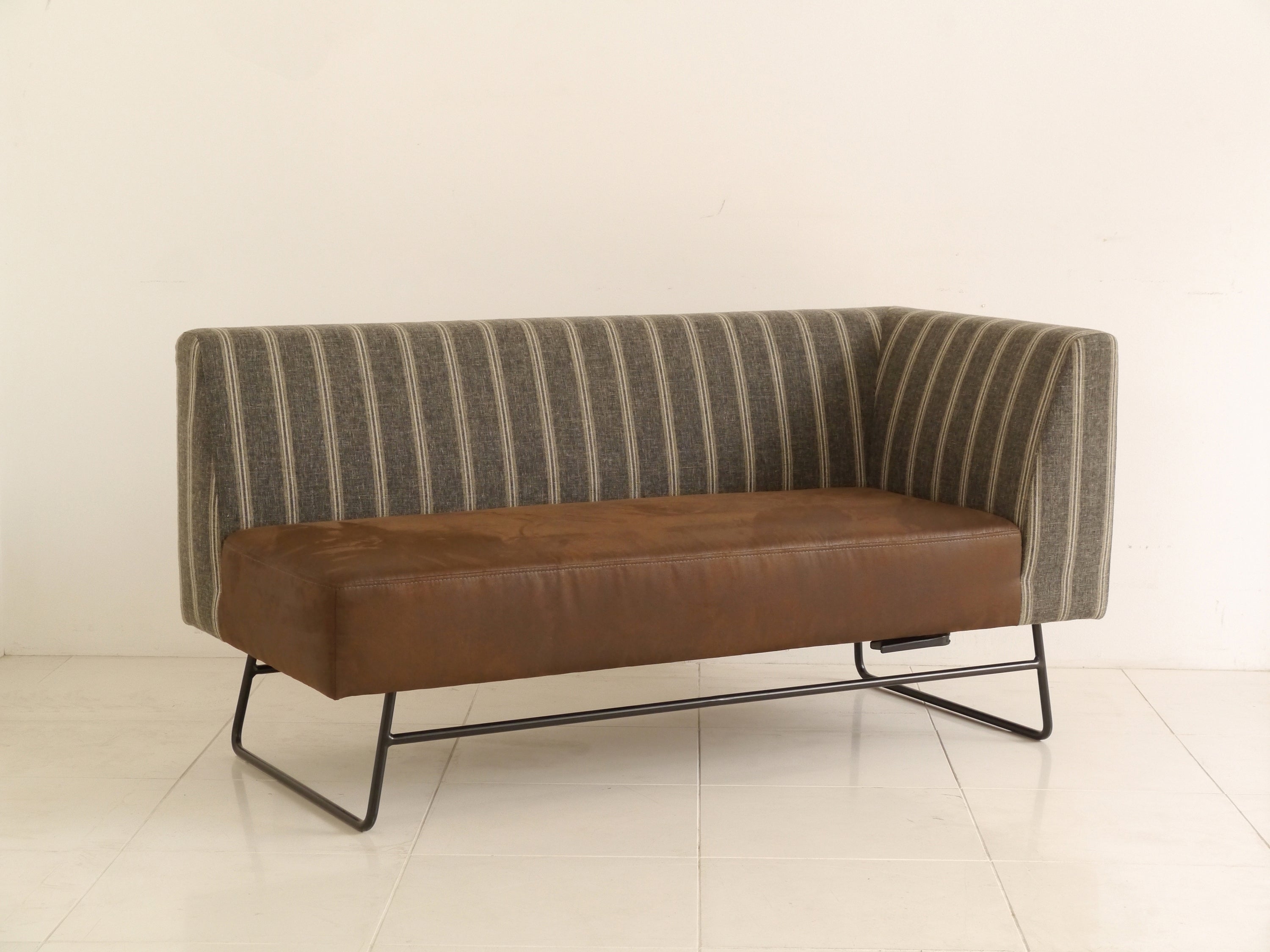 カウチソファ 幅1400mm×奥行640mm×高さ700mm×座面高410mm - 【公式】allecore(アレコレ) 家具インテリア・生活雑貨のオンライン通販