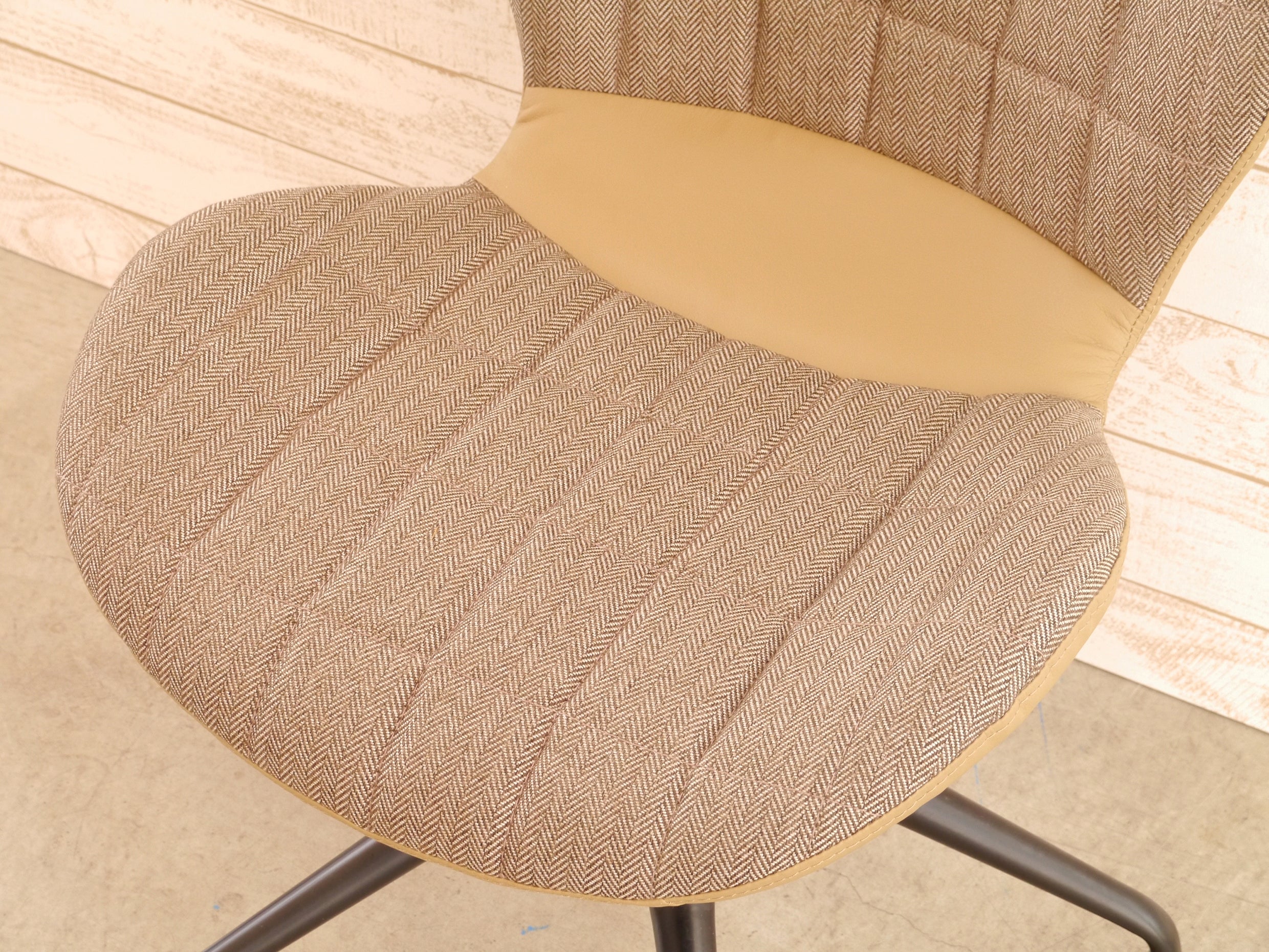 オフィスチェア 椅子 幅570mm×奥行570mm×高さ710~790mm