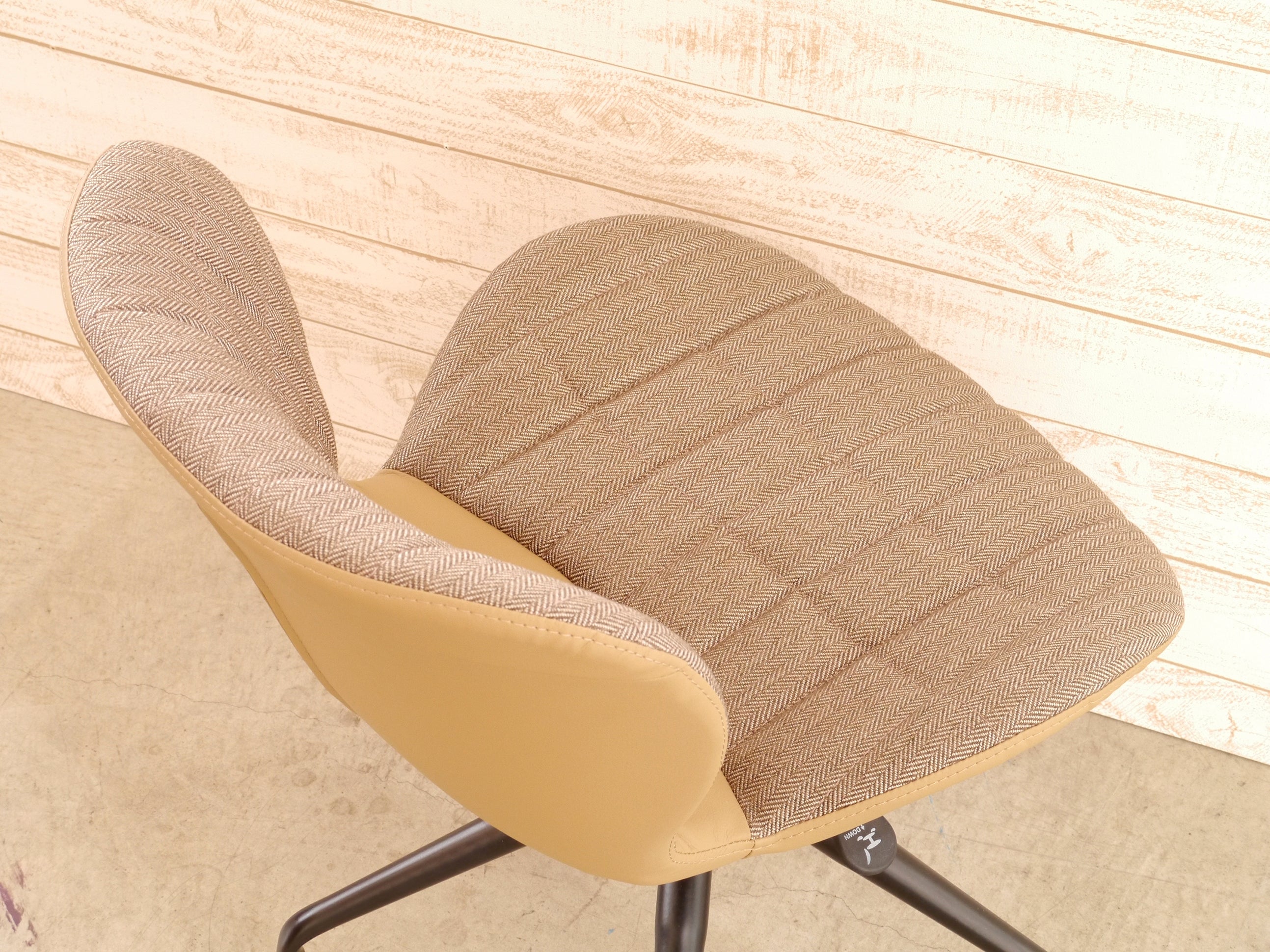 オフィスチェア 椅子 幅570mm×奥行570mm×高さ710~790mm