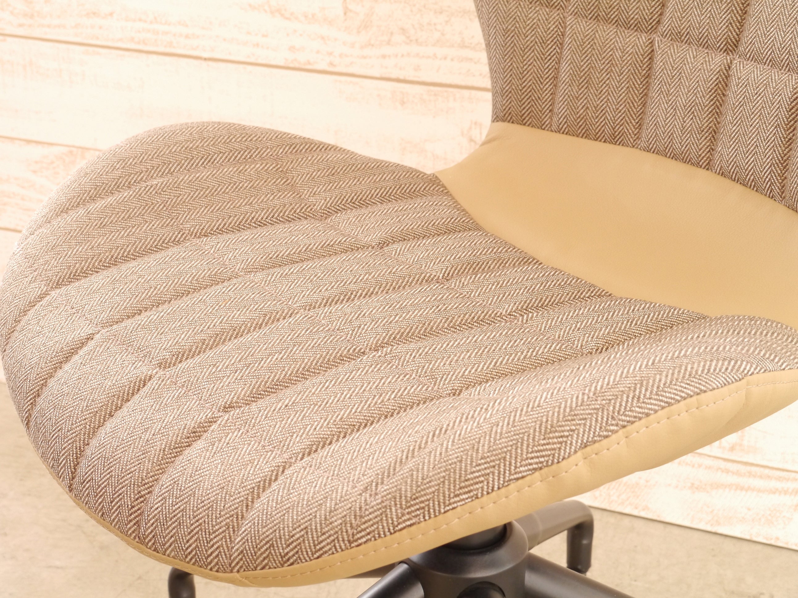 オフィスチェア 椅子 幅570mm×奥行570mm×高さ710~790mm