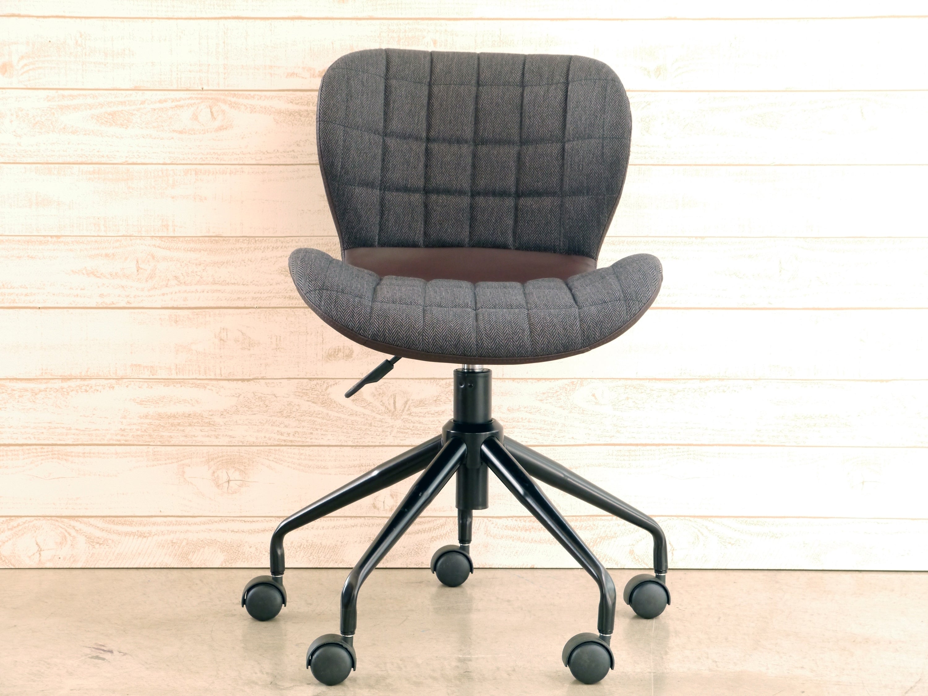 オフィスチェア 椅子 幅570mm×奥行570mm×高さ710~790mm