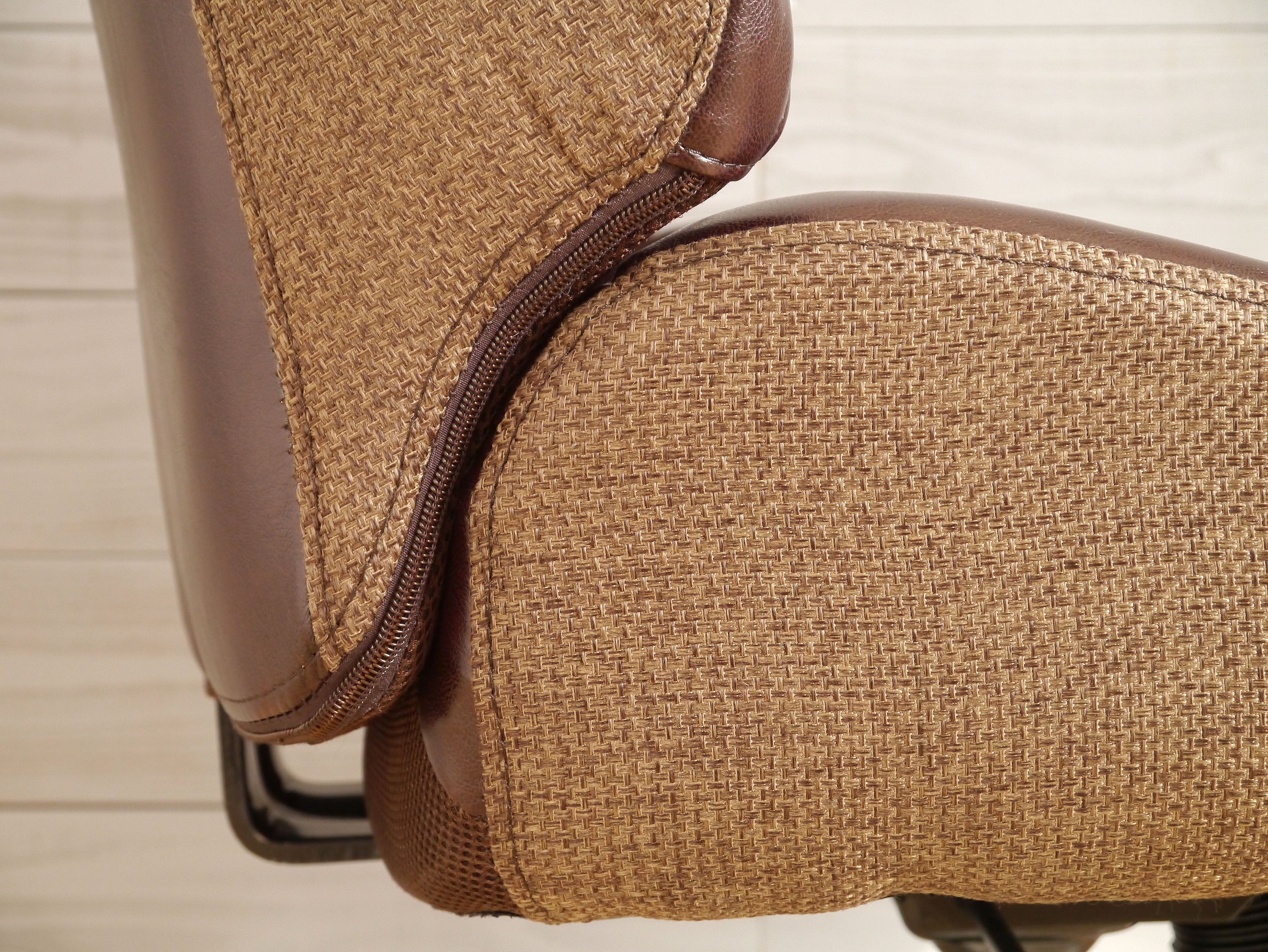 オフィスチェア 幅670mm×奥行670mm×高さ1040~1120mm×座面高390~470mm - 【公式】allecore(アレコレ) 家具インテリア・生活雑貨のオンライン通販