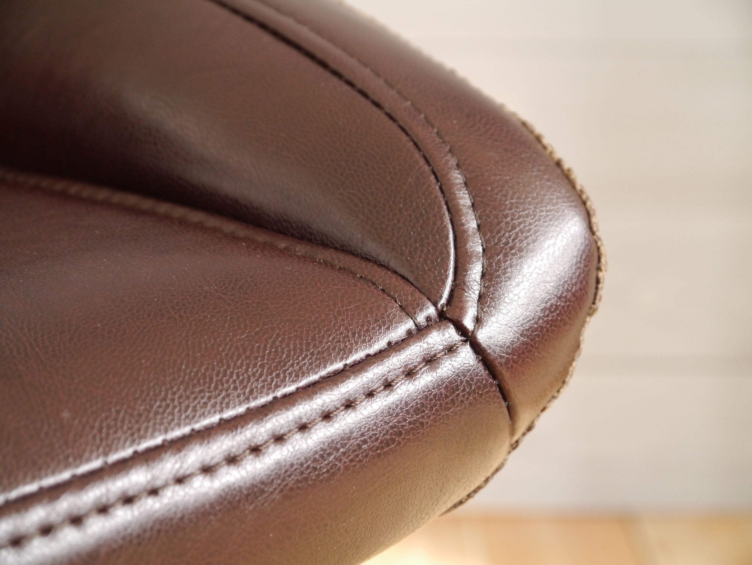 オフィスチェア 幅670mm×奥行670mm×高さ1040~1120mm×座面高390~470mm - 【公式】allecore(アレコレ) 家具インテリア・生活雑貨のオンライン通販