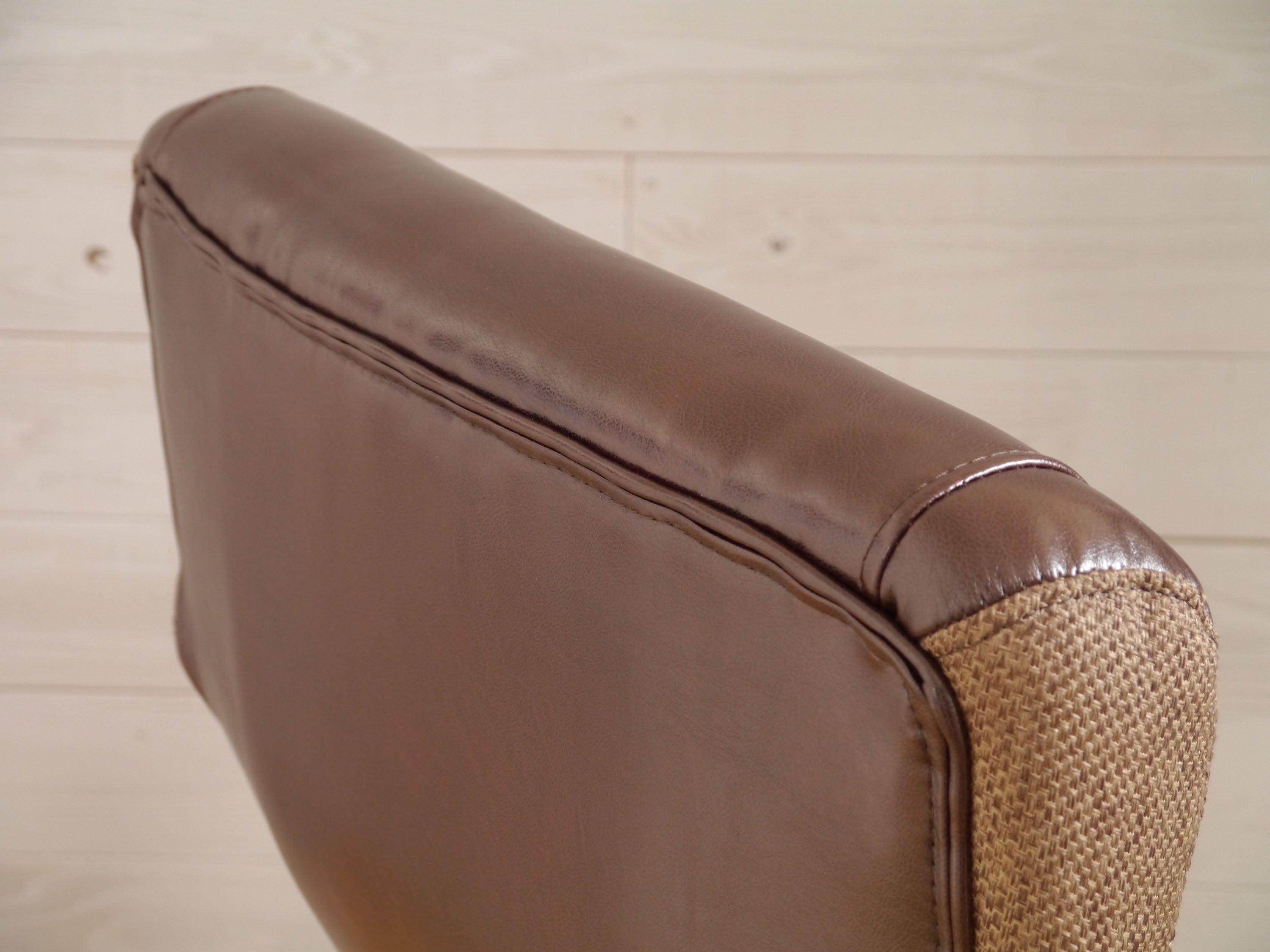 オフィスチェア 幅670mm×奥行670mm×高さ1040~1120mm×座面高390~470mm - 【公式】allecore(アレコレ) 家具インテリア・生活雑貨のオンライン通販