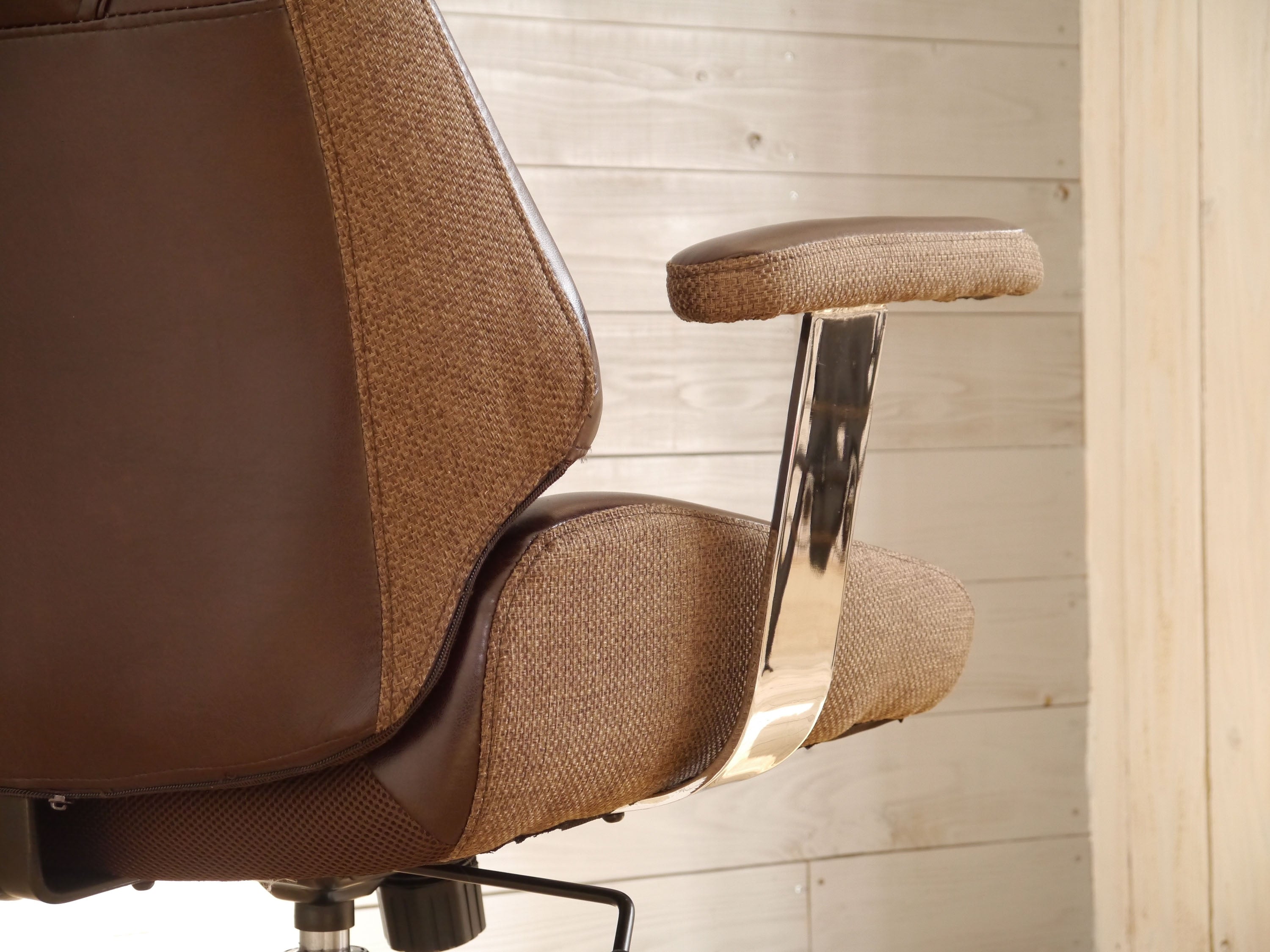 オフィスチェア 幅670mm×奥行670mm×高さ1040~1120mm×座面高390~470mm - 【公式】allecore(アレコレ) 家具インテリア・生活雑貨のオンライン通販