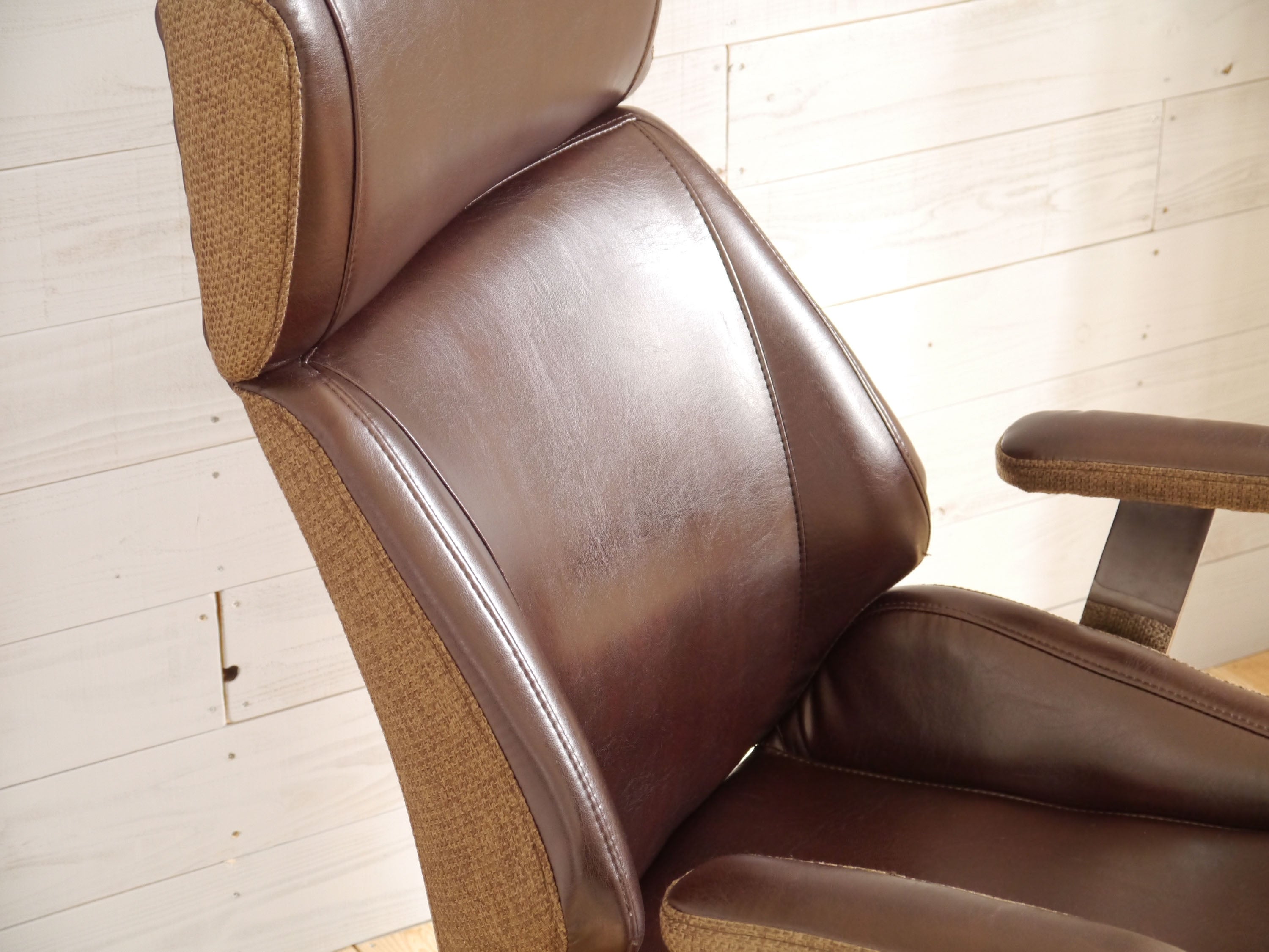 オフィスチェア 幅670mm×奥行670mm×高さ1040~1120mm×座面高390~470mm - 【公式】allecore(アレコレ) 家具インテリア・生活雑貨のオンライン通販