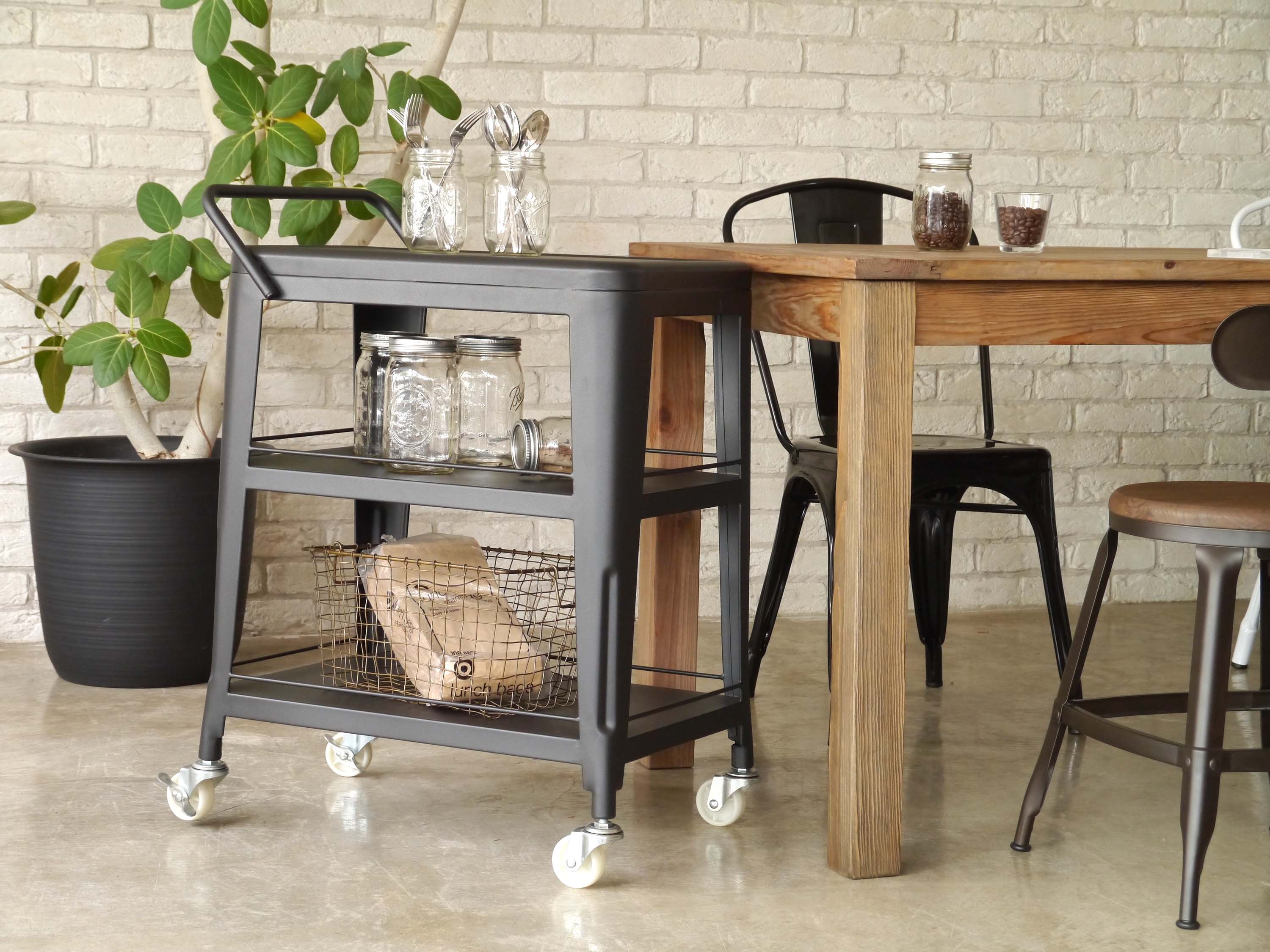 ワゴン 幅660mm×奥行420mm×高さ820mm