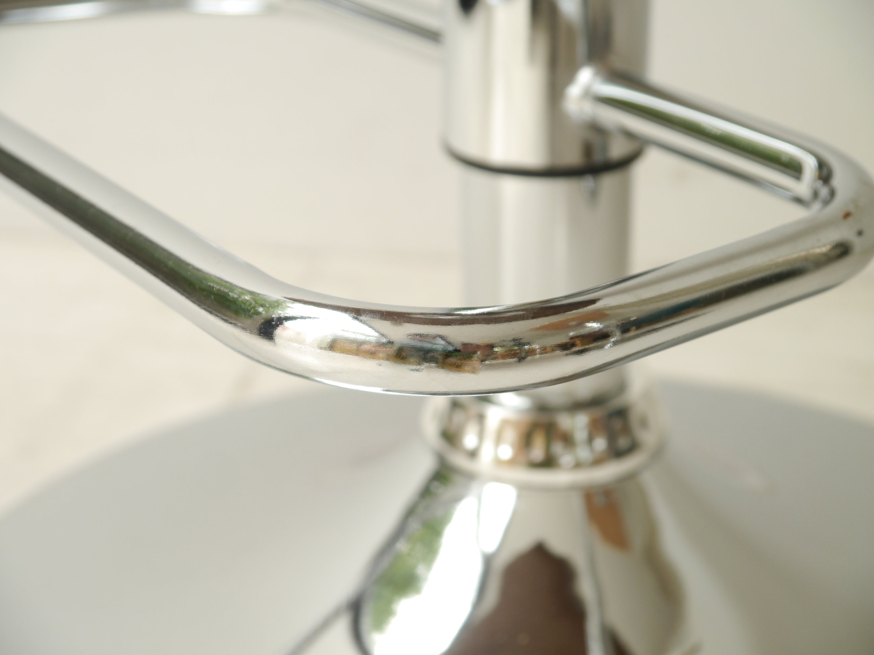 ハイチェア 一人掛け 幅560mm×奥行510mm×高さ900~1120mm×座面高620~840mm