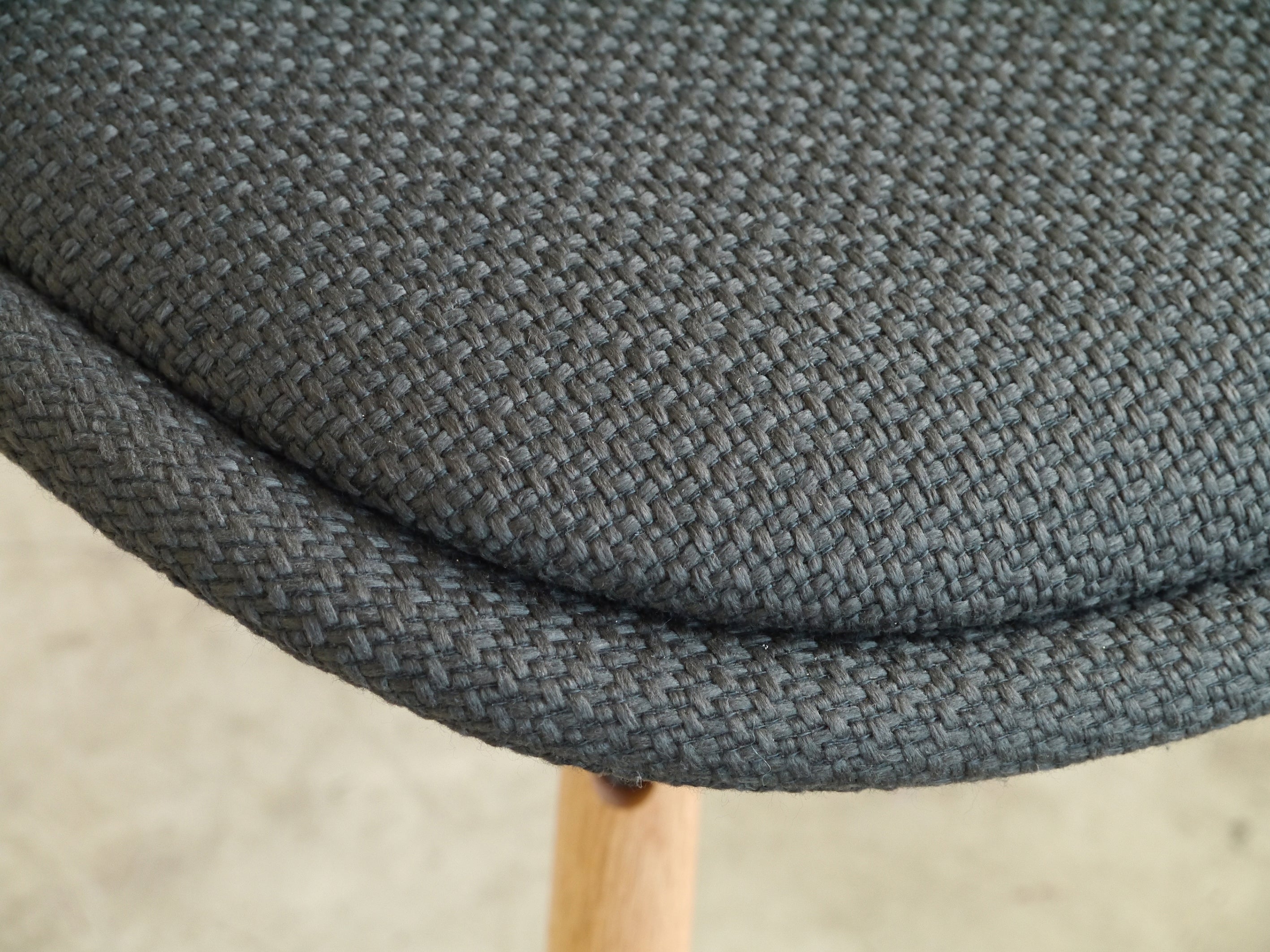 ダイニングチェア 幅50mm×奥行55mm×高さ845mm 座面高470mm