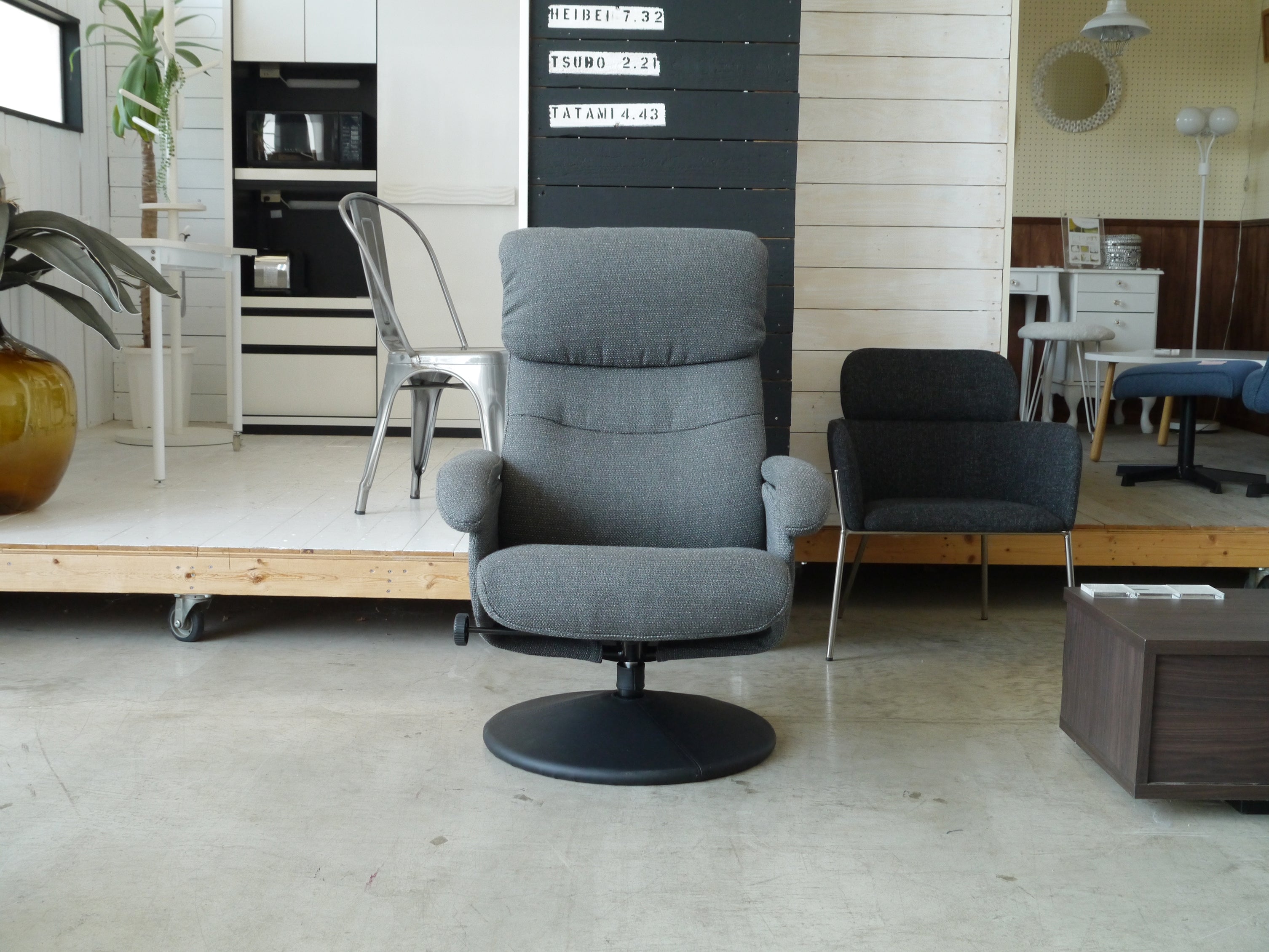 オットマン付きリクライニングパーソナルチェア 幅695mm×奥行800~1075mm×高さ850~990mm×座面高420~450mm - 【公式】allecore(アレコレ) 家具インテリア・生活雑貨のオンライン通販