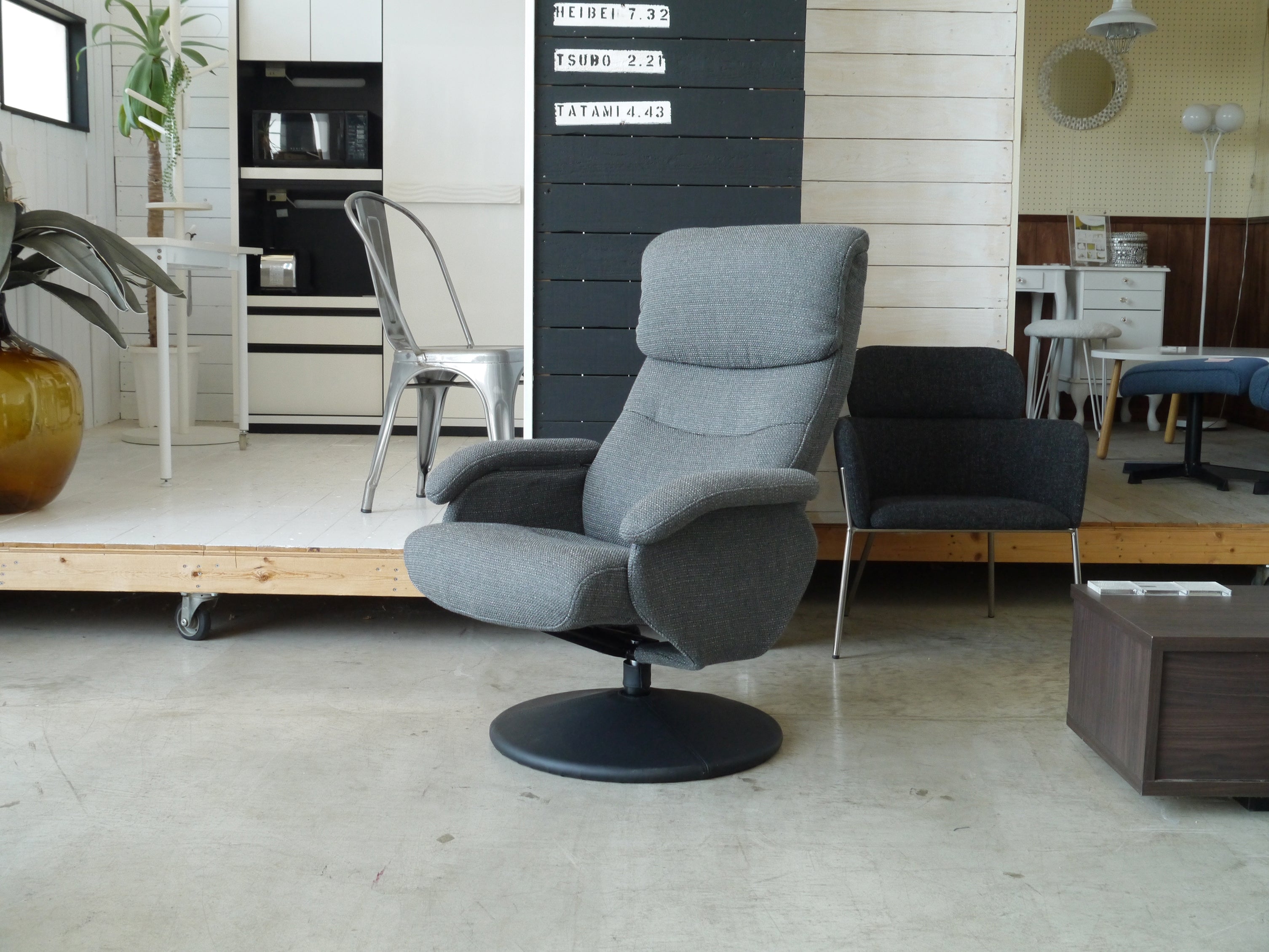 オットマン付きリクライニングパーソナルチェア 幅695mm×奥行800~1075mm×高さ850~990mm×座面高420~450mm - 【公式】allecore(アレコレ) 家具インテリア・生活雑貨のオンライン通販