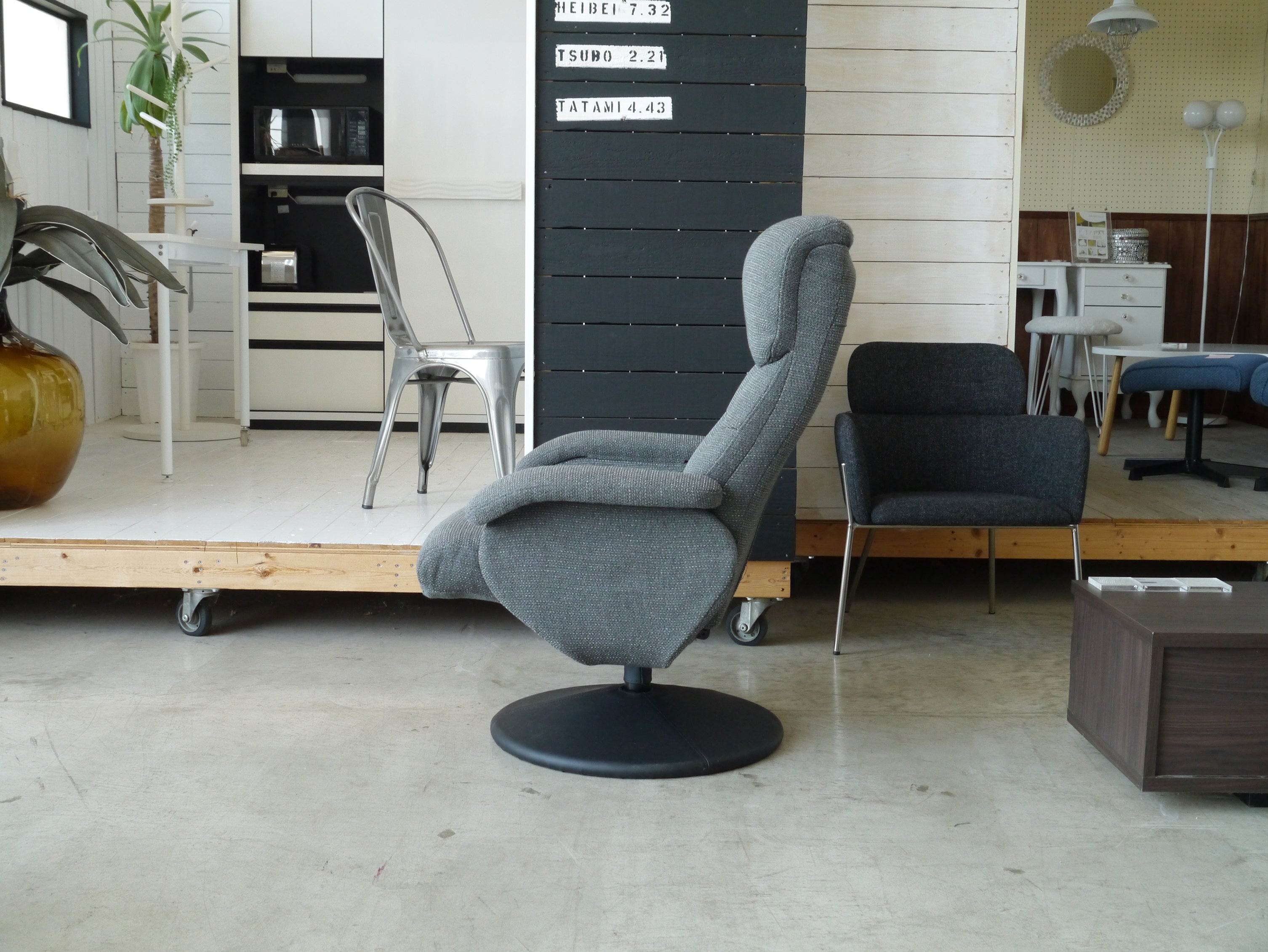 オットマン付きリクライニングパーソナルチェア 幅695mm×奥行800~1075mm×高さ850~990mm×座面高420~450mm - 【公式】allecore(アレコレ) 家具インテリア・生活雑貨のオンライン通販