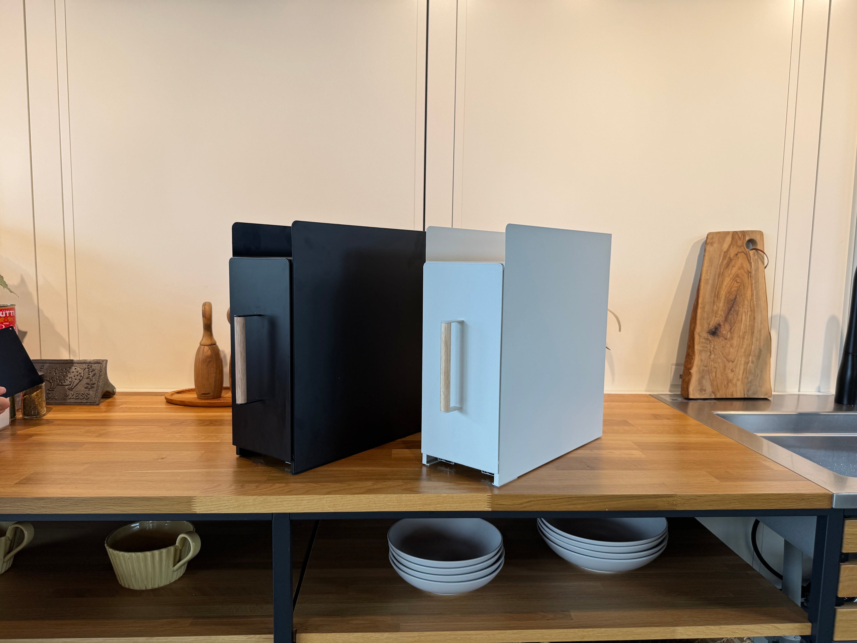 【生活感を隠す収納】北欧デザインの LAC RACK 調味料ラックで、キッチンをすっきり整える