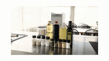 【新商品】隠して魅せる、北欧風 調味料ラック スリム 木製 ハンドル 静音スライドレール採用