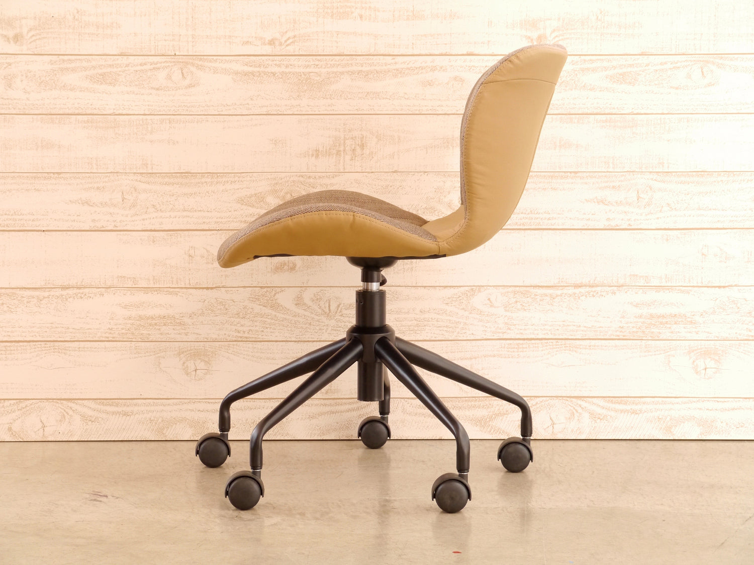 オフィスチェア 椅子  幅570mm×奥行570mm×高さ710～790mm